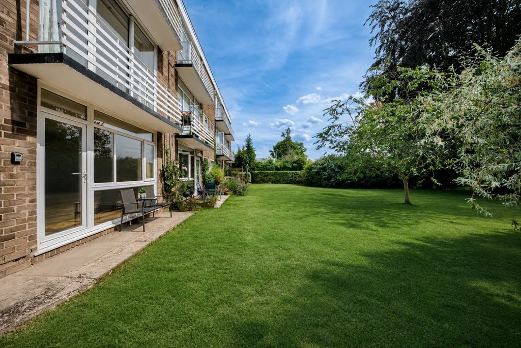 Property photo 2 of 14 001 (3)