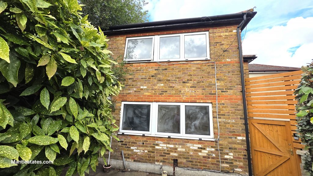 Property photo 1 of 16 2 Bedroom Flat On 2 Levels
