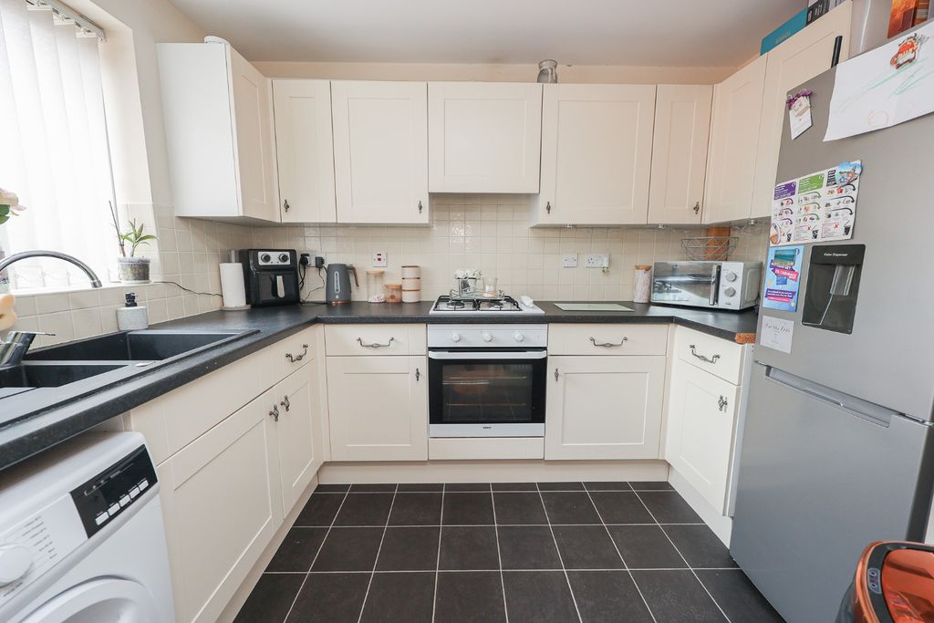 Property photo 2 of 16 4253462