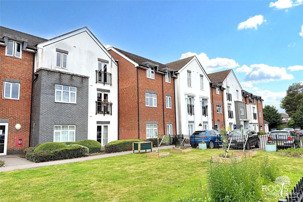 Property photo 1 of 9 Frontage