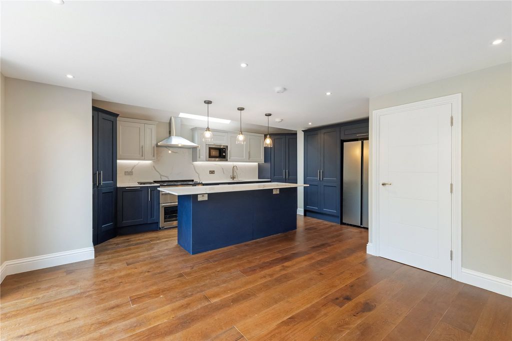 Property photo 2 of 15 Kitchen/Dining