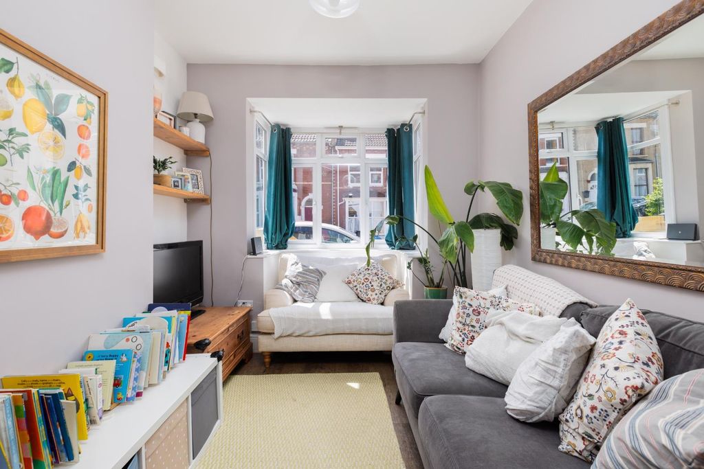 Property photo 3 of 23 20 Coleridge Road-14.Jpg