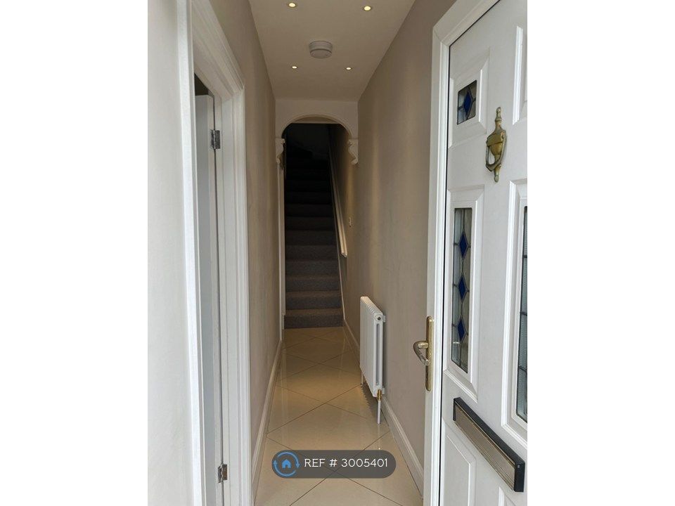 Property photo 2 of 15 Hallway