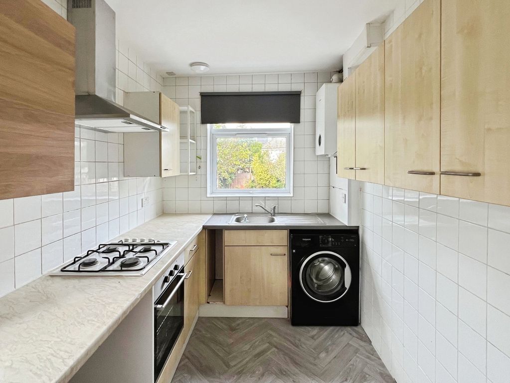 Property photo 3 of 9 Kitchen