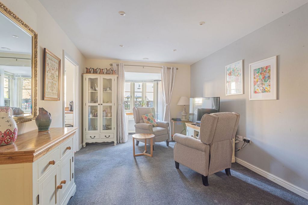 Property photo 3 of 12