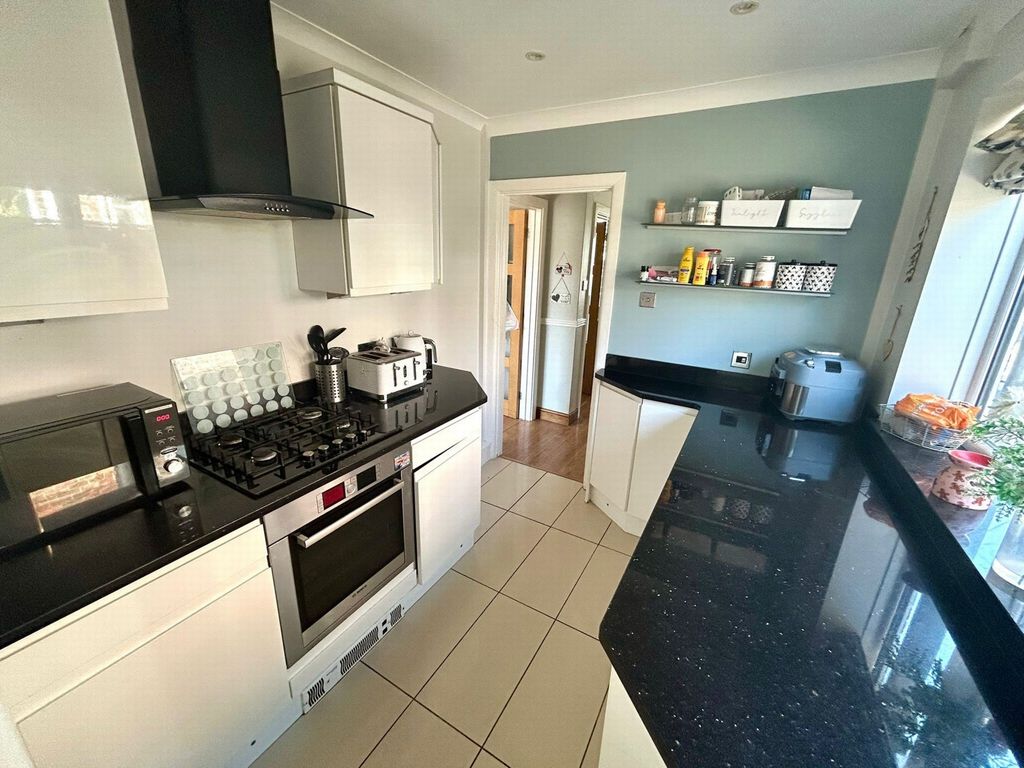 Property photo 3 of 9 Photo 9