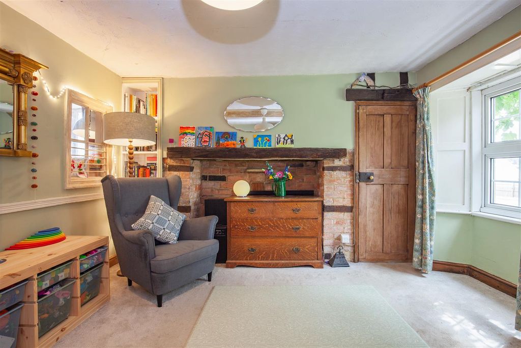 Property photo 3 of 12 283695.Jpg