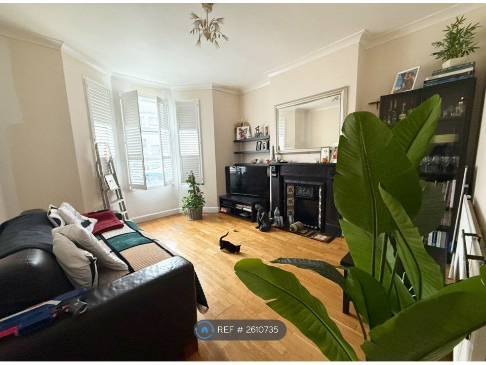 Property photo 3 of 12