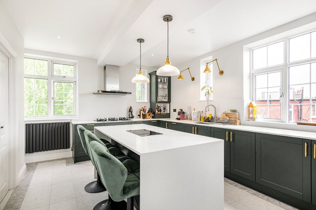 Property photo 2 of 23 Picture No. 13