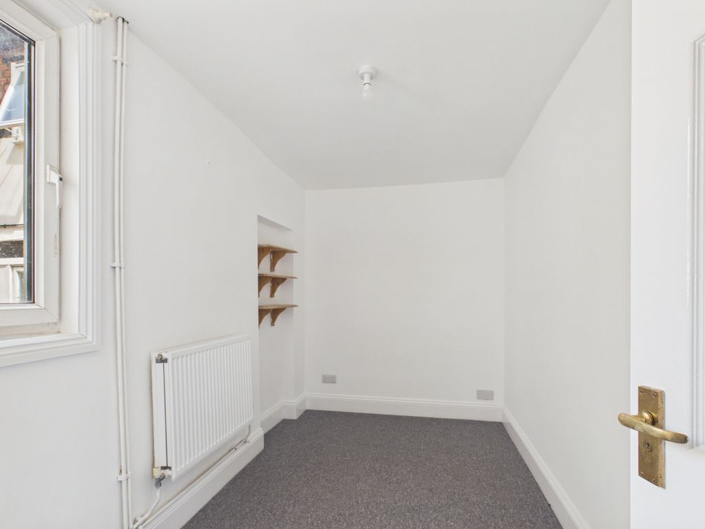 Property photo 1 of 9 Room 3