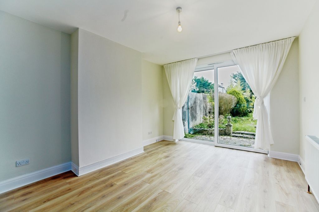 Property photo 3 of 21 Pbox-Img.Jpg