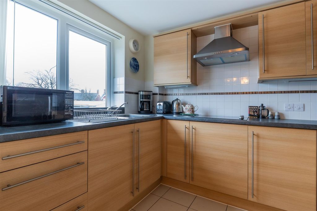 Property photo 2 of 21 40 Thomas Court-9.Jpg