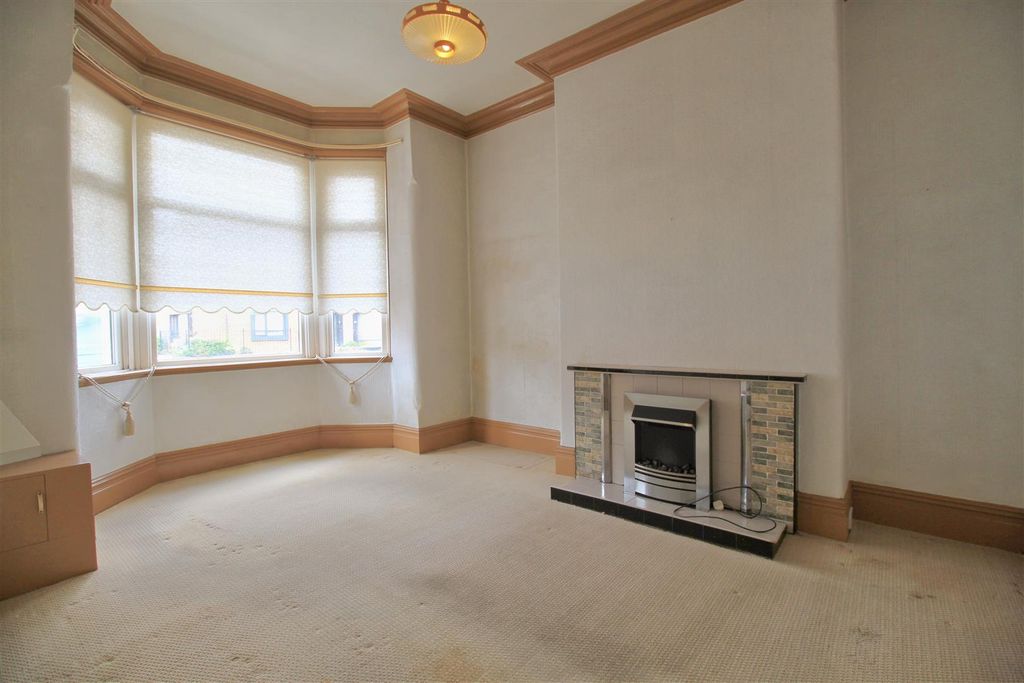 Property photo 2 of 12 Lounge .Jpg