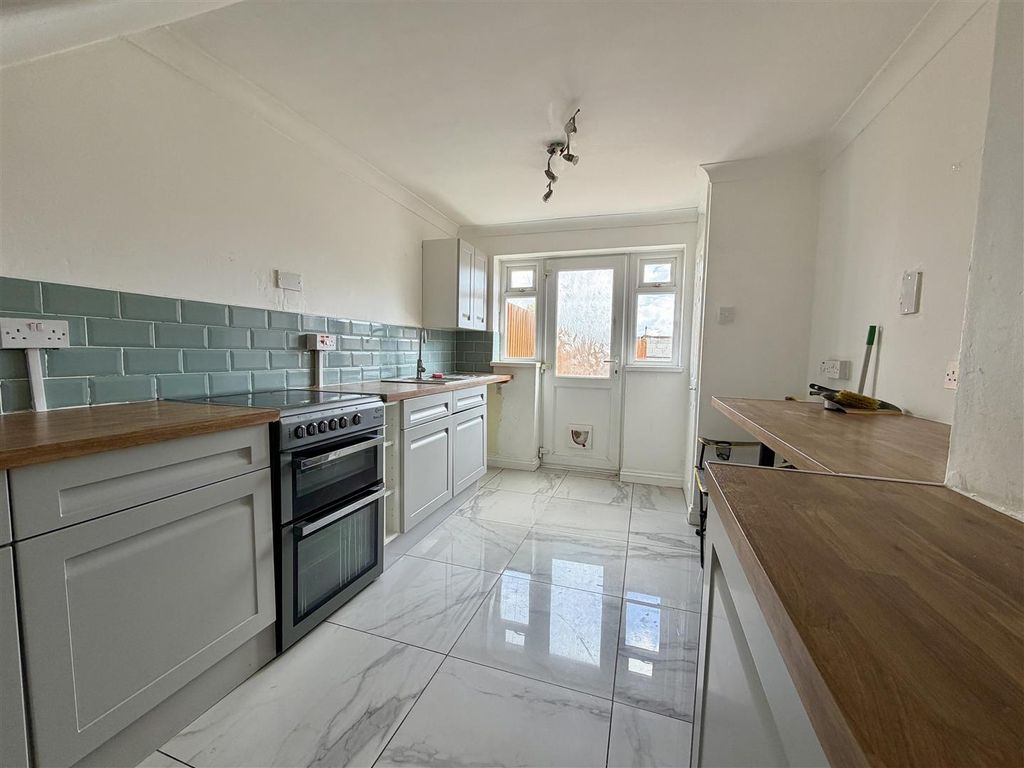 Property photo 2 of 13 Kitchen