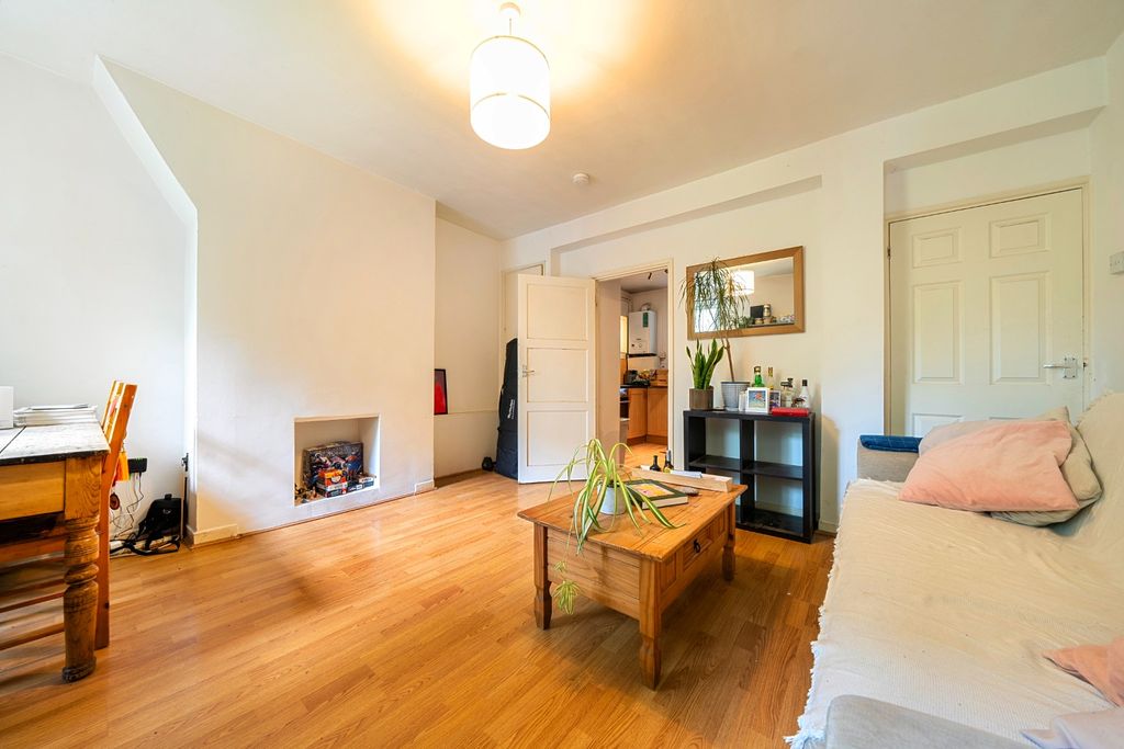 Property photo 2 of 18 4384364