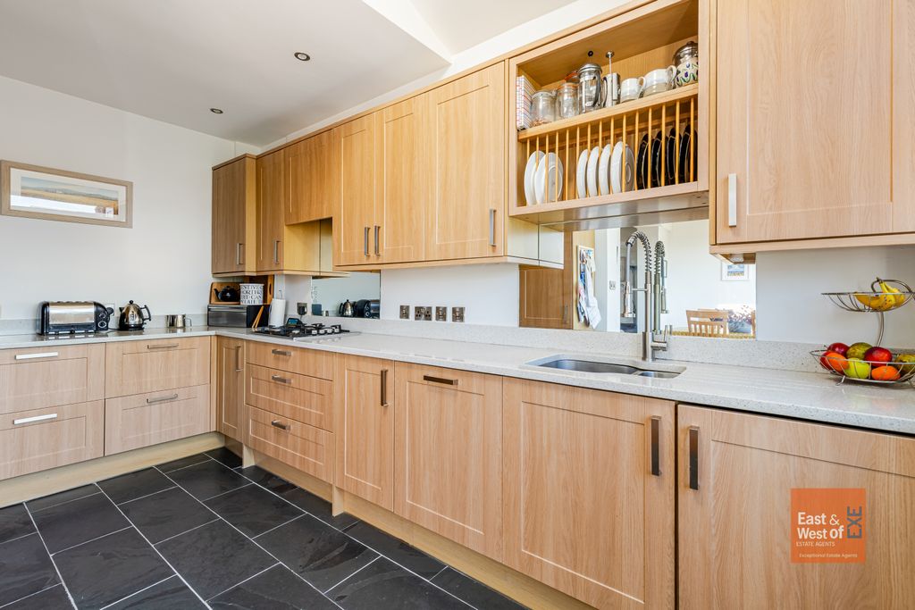 Property photo 3 of 24 A14 - 20 Bagshot Avenue Exeter - 260319