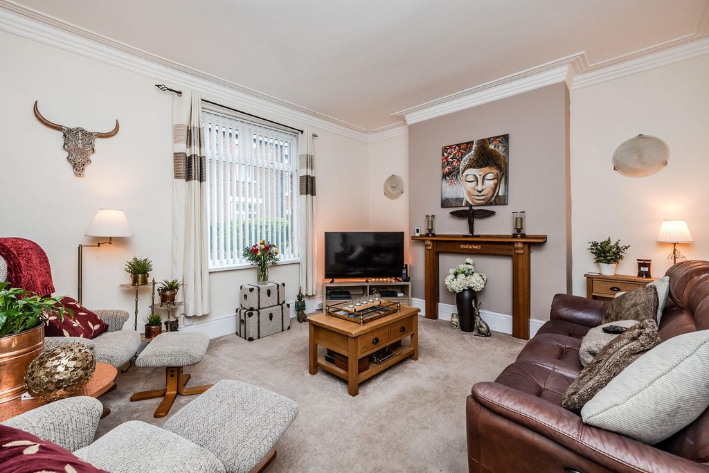 Property photo 2 of 40 Living Room