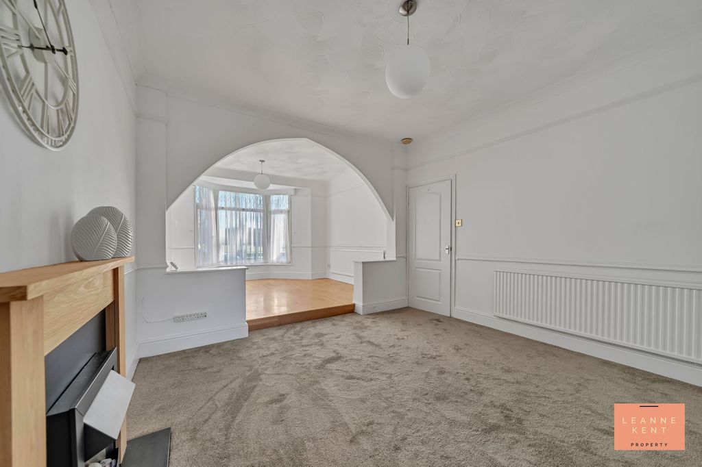 Property photo 2 of 26