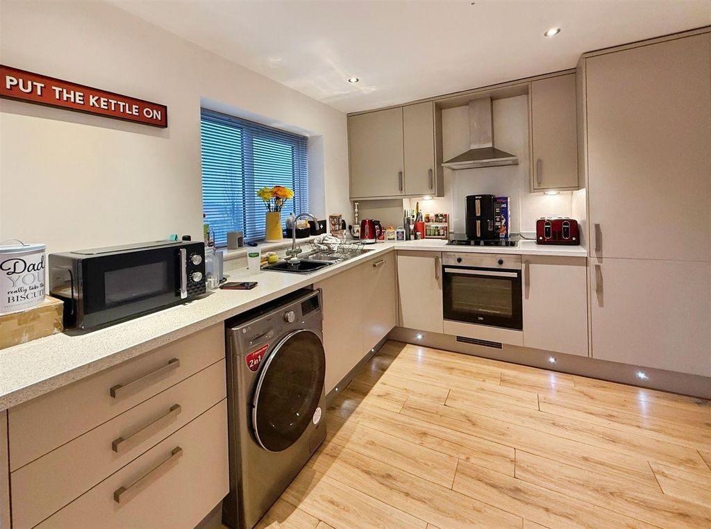 Property photo 2 of 21 Kitchen/Diner