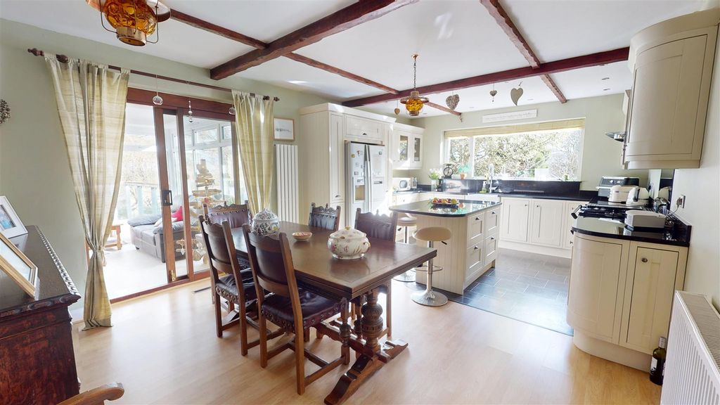 Property photo 3 of 29 Dining Kitchen