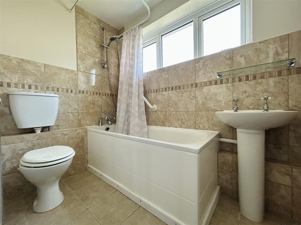 Property photo 3 of 7 Bathroom