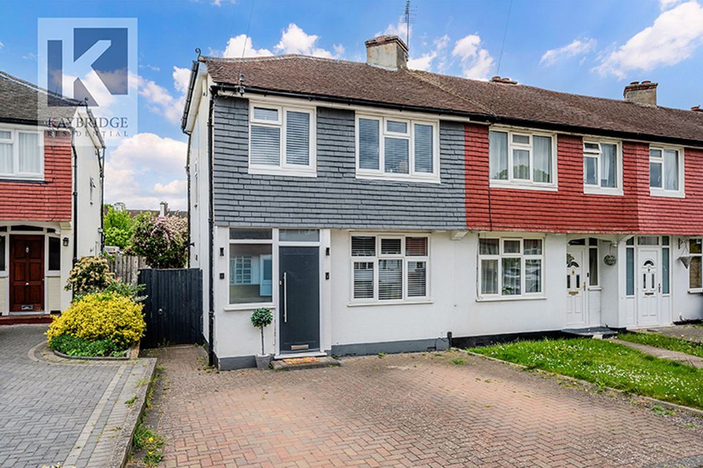 Property photo 1 of 12 Vincent Avenue, Surbiton - Kt5 9Re