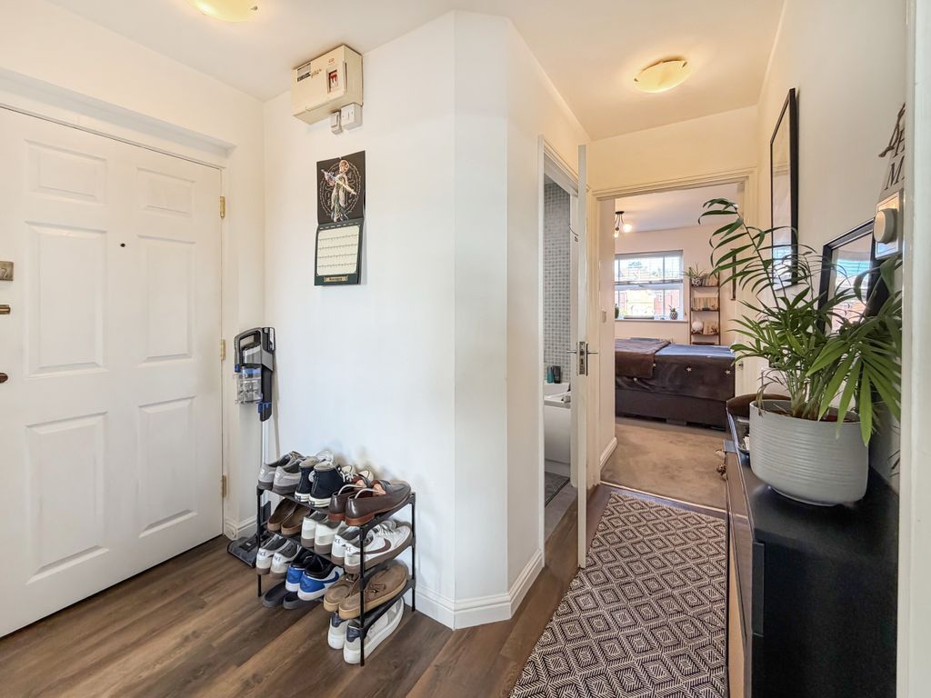 Property photo 2 of 21 Entrance Hallway