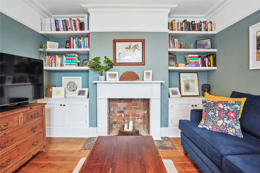 Property photo 2 of 17 Sitting Room