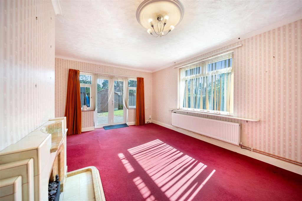 Property photo 2 of 13 22 Dorset Close-09.Jpg