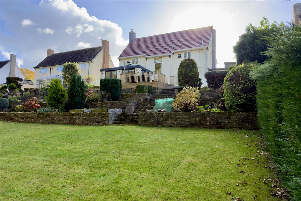 Property photo 2 of 42