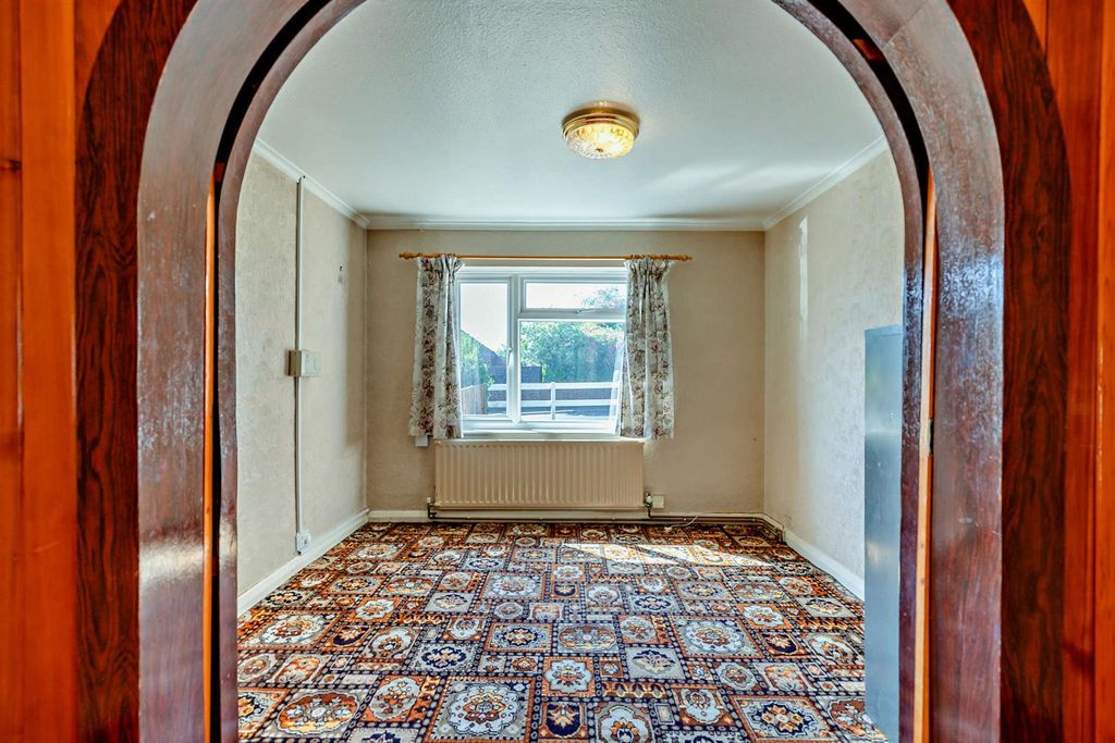 Property photo 3 of 23 8696240-Interior06-800.Jpg