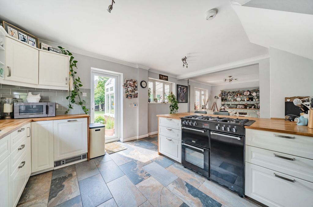 Property photo 2 of 23 1302469-13-68432d...