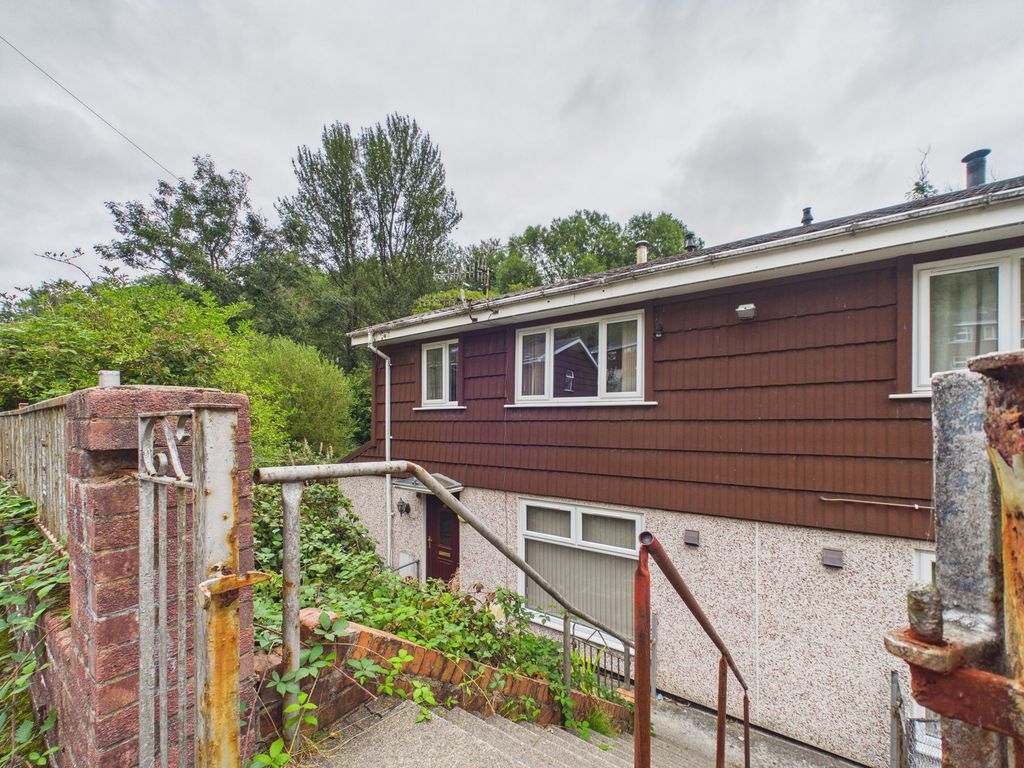 Property photo 2 of 25