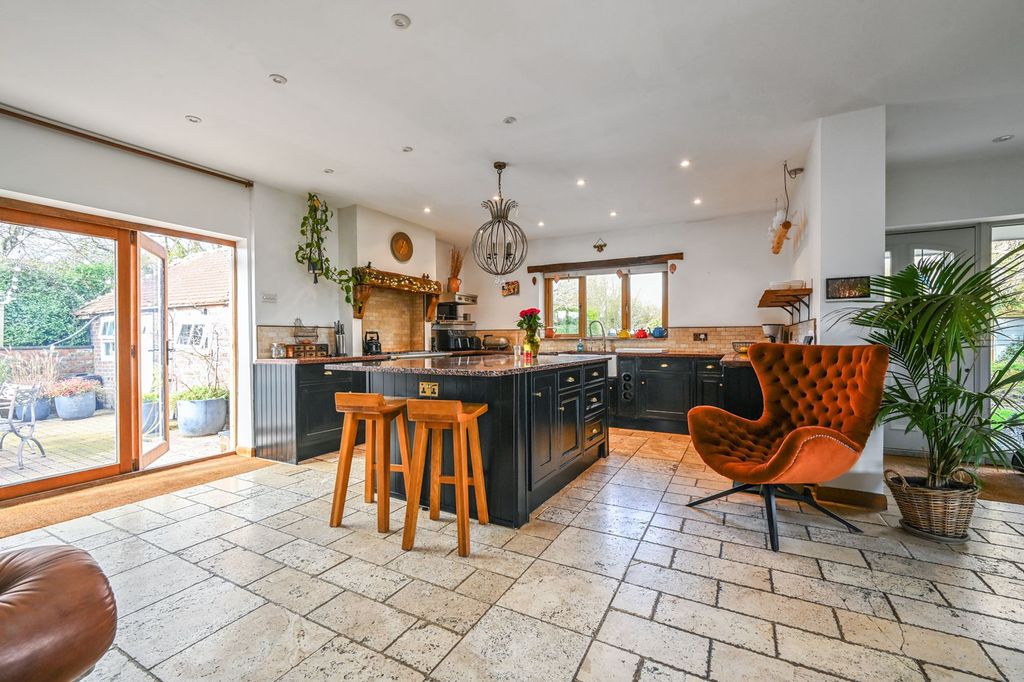 Property photo 3 of 40