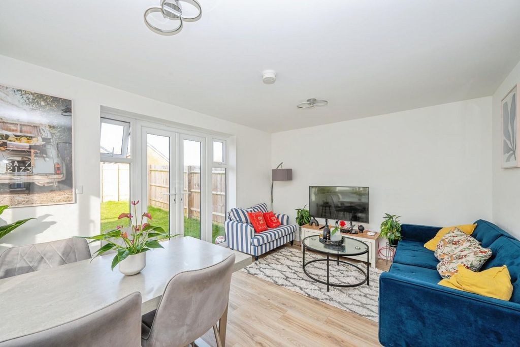 Property photo 3 of 17 96Bridgemanway-13.Jpg