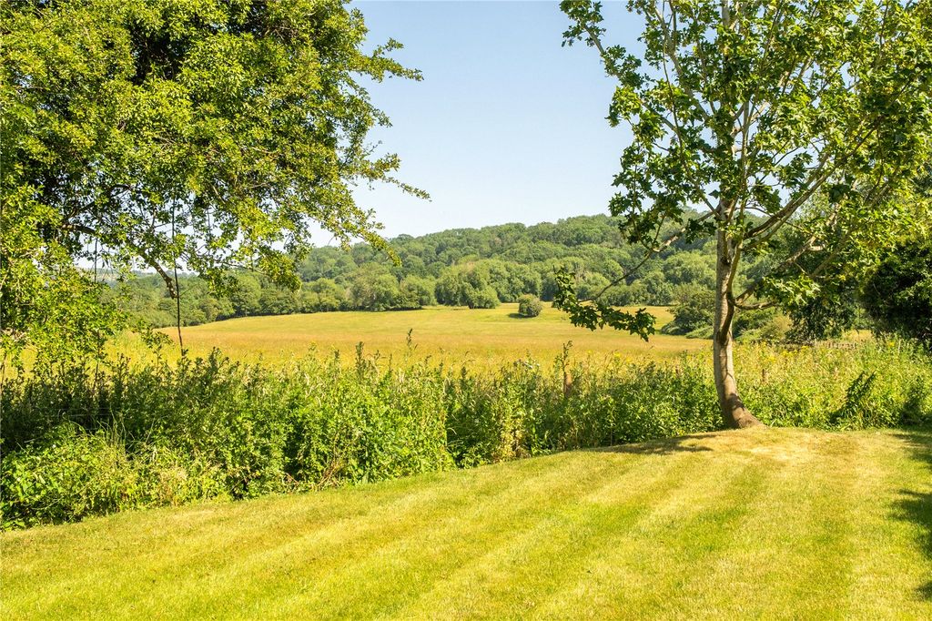 Property photo 2 of 28 Picture No. 35