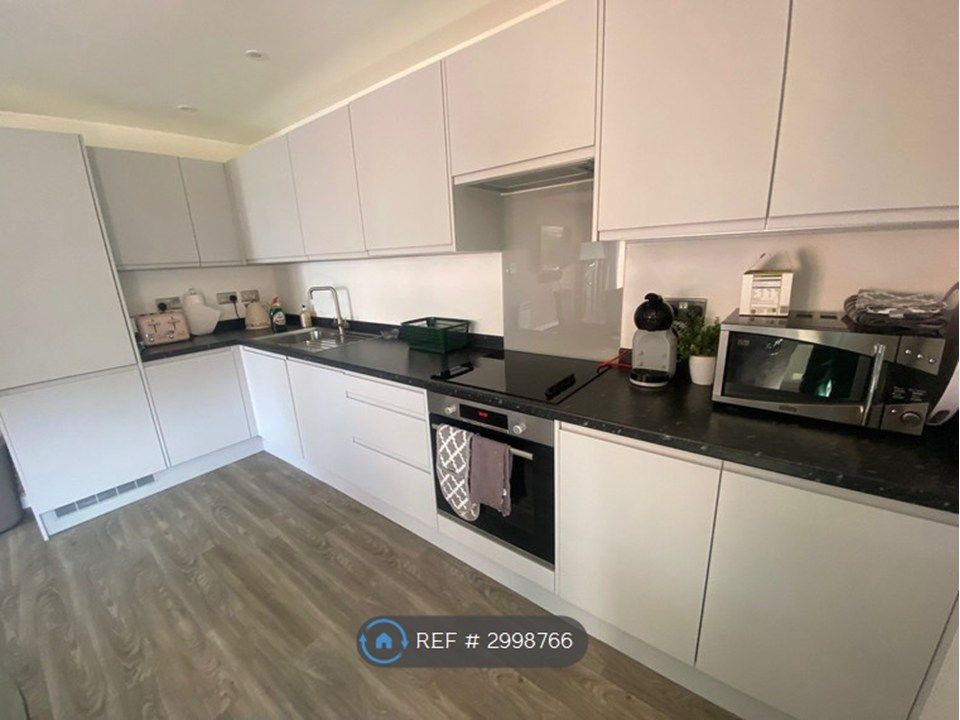 Property photo 2 of 8 Kitchen