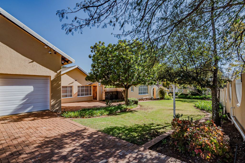 Property photo 3 of 78 Cn1704139