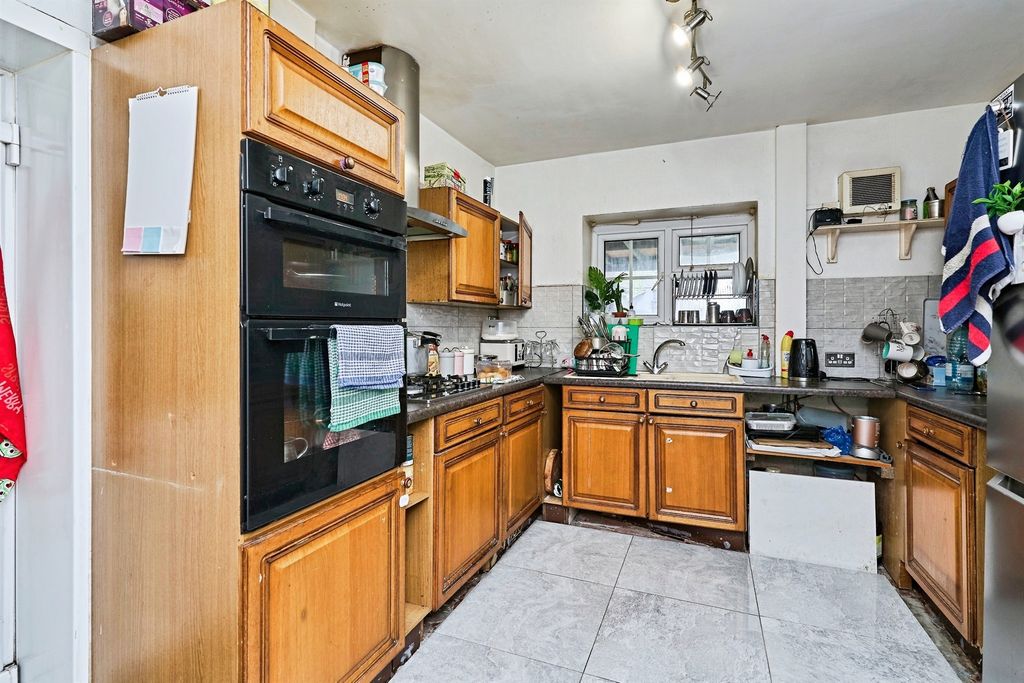 Property photo 3 of 20