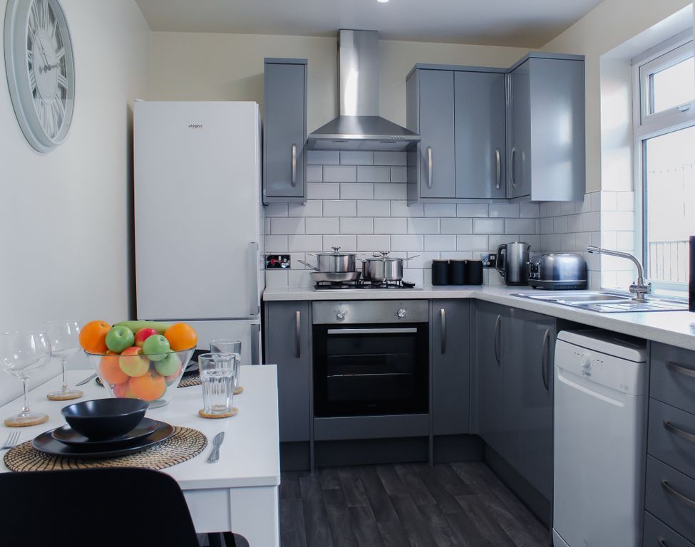 Property photo 3 of 7 Kitchen