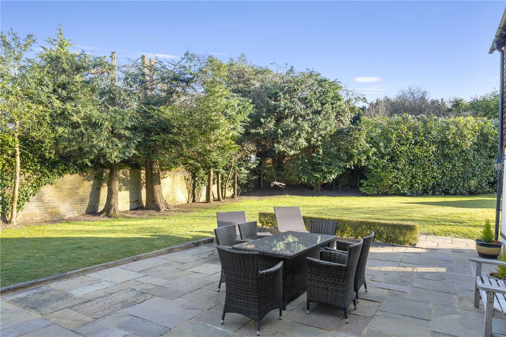 Property photo 3 of 23 Terrace And Garden