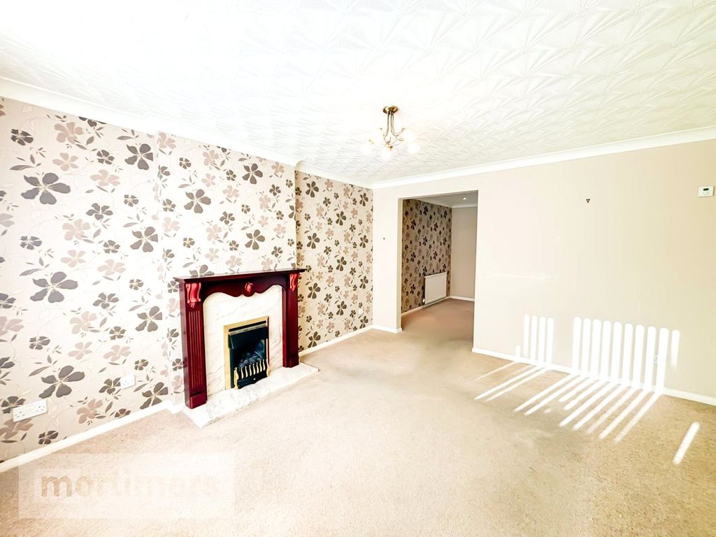 Property photo 2 of 21 Living Room