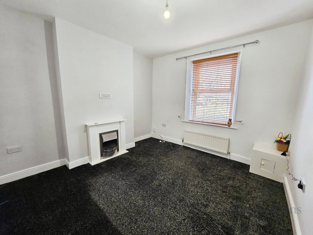 Property photo 3 of 12 Living Room