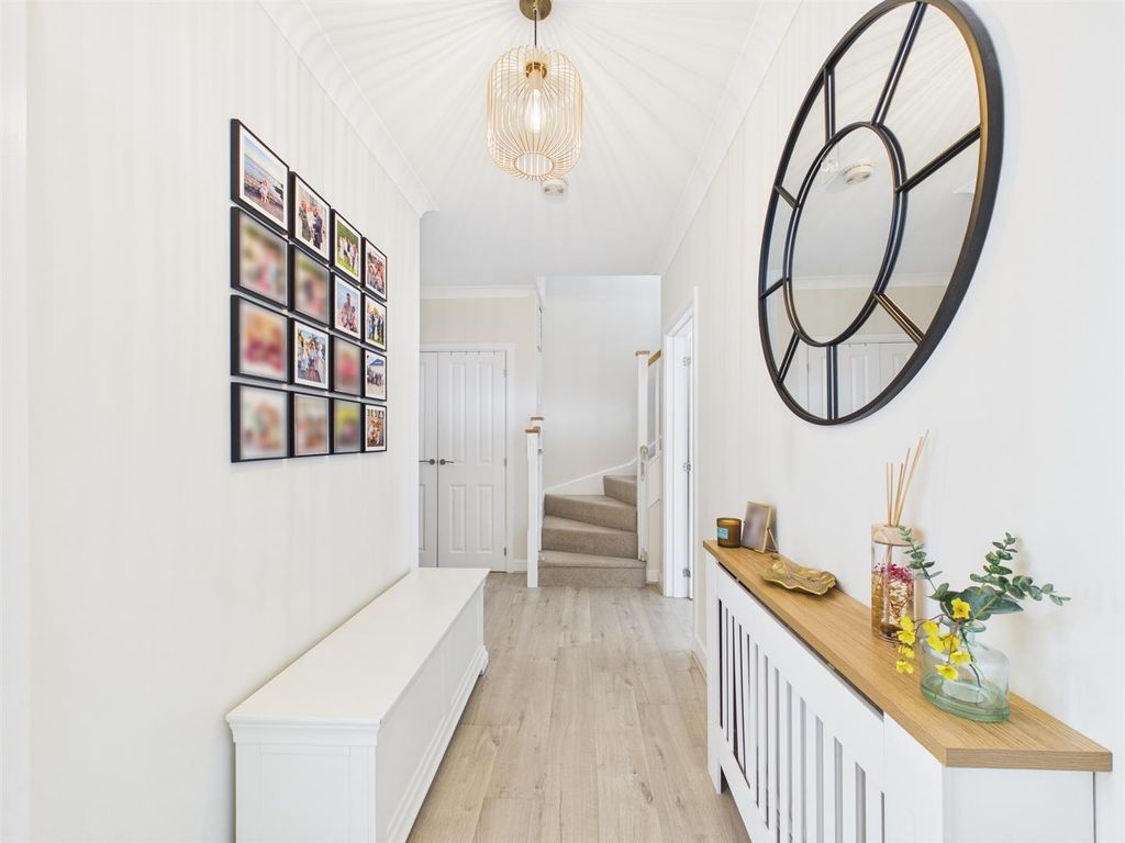 Property photo 3 of 25 Cam02885G0-Pr0584-Still003.Jpg