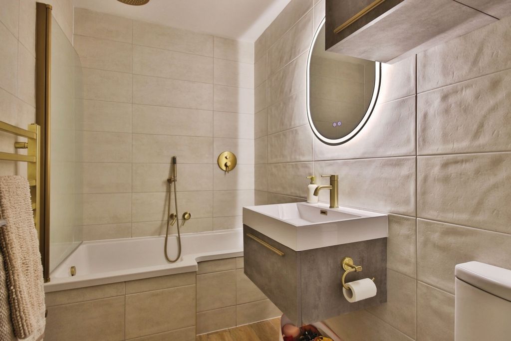 Property photo 1 of 12 4384594
