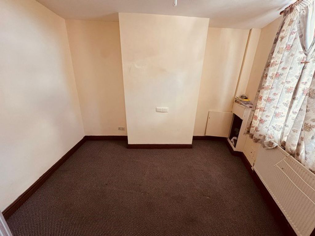 Property photo 3 of 20 Front Room