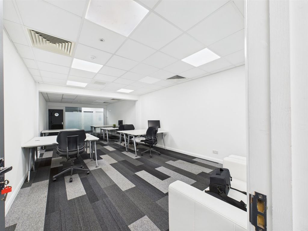 Property photo 3 of 10 Cam04237G0-Pr0234-Still001.Jpg