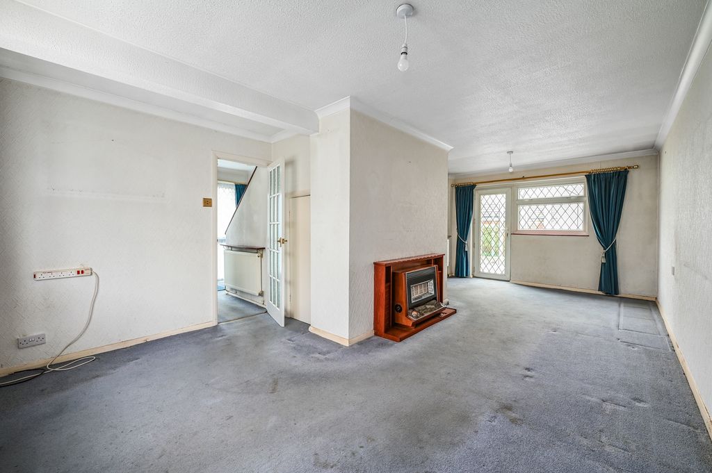 Property photo 3 of 11 29 Lambert Crescent (3)