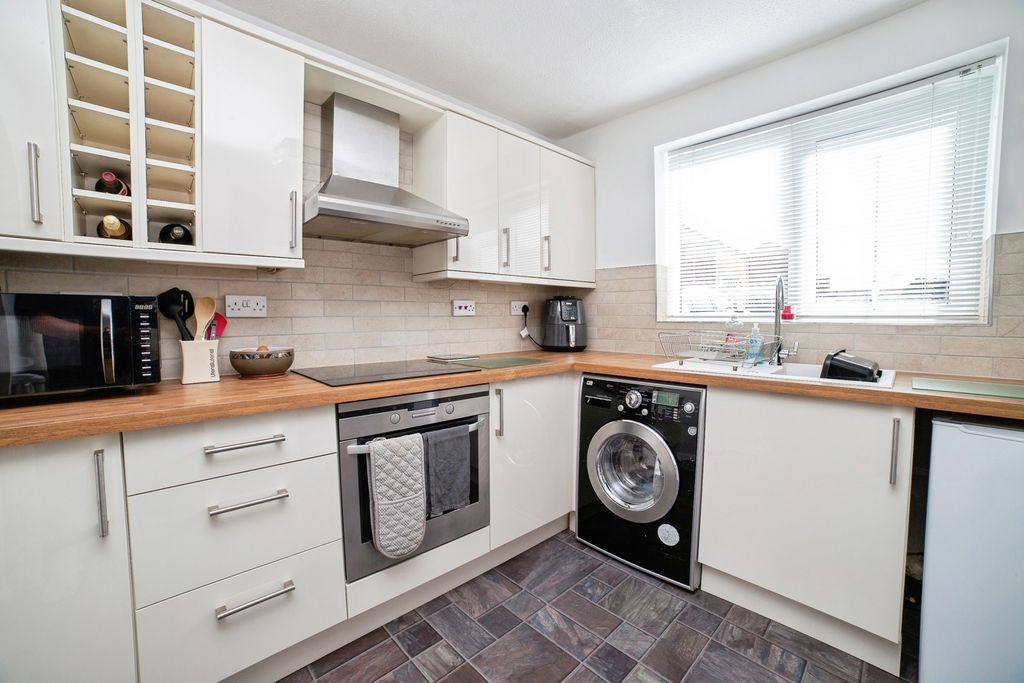 Property photo 2 of 18 Kitchen