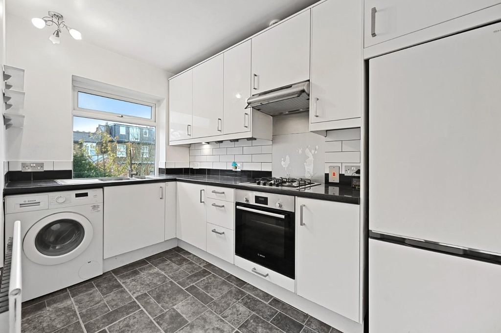 Property photo 3 of 11 8.Jpg